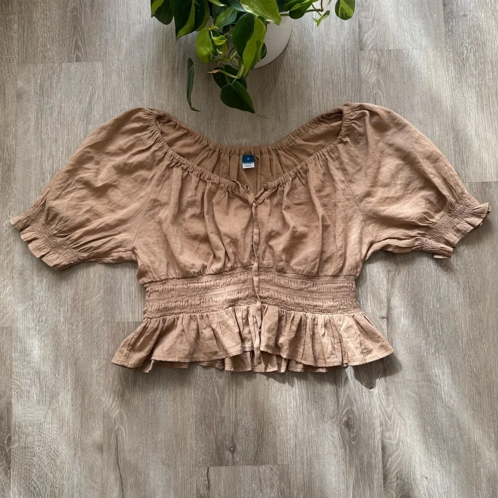 Old Navy puff-sleeve smocked poet blouse tan size M
